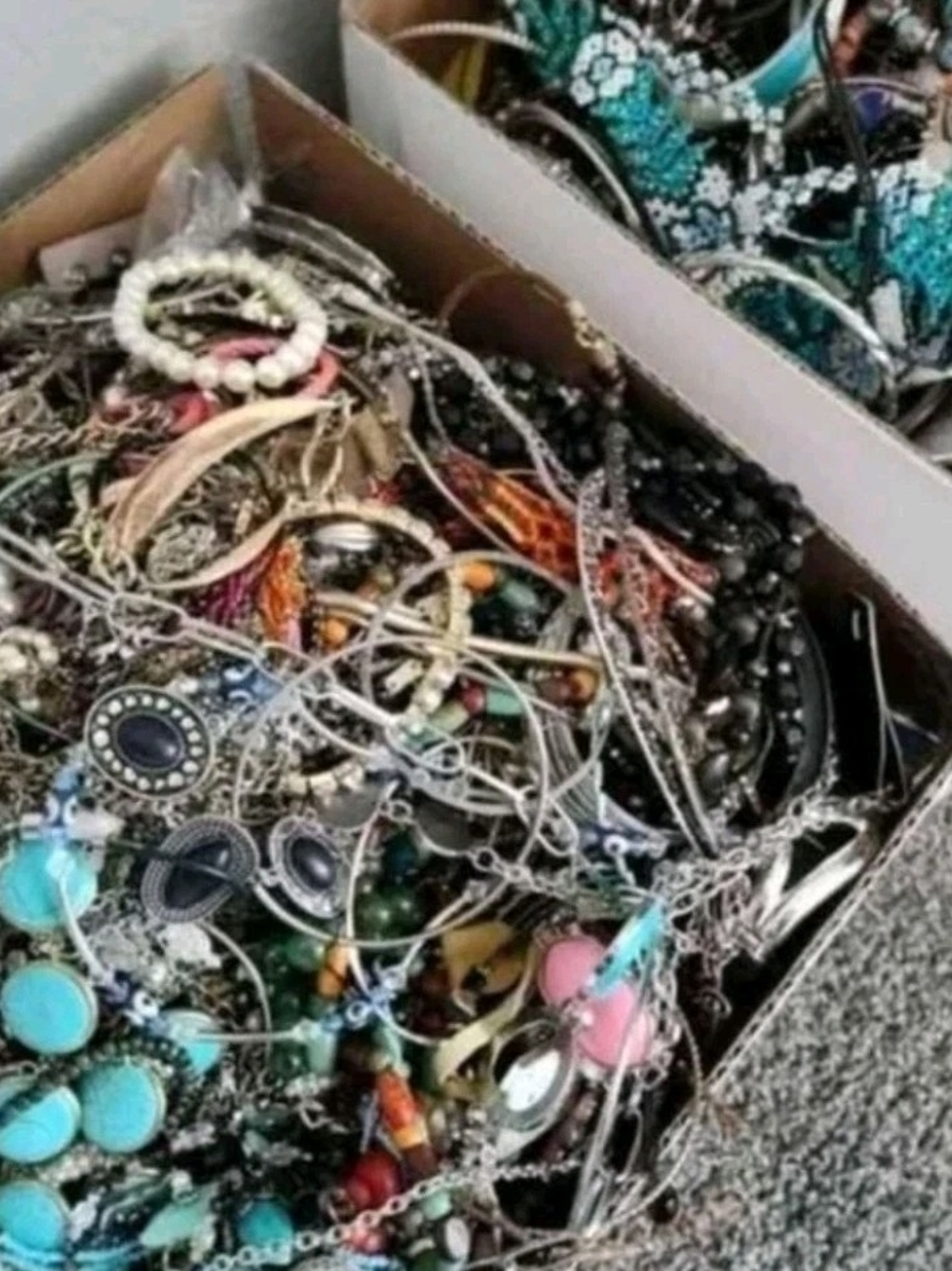 4 Lbs Assorted Womens Turquoise and Multi-Color Fashion Jewelry Collection